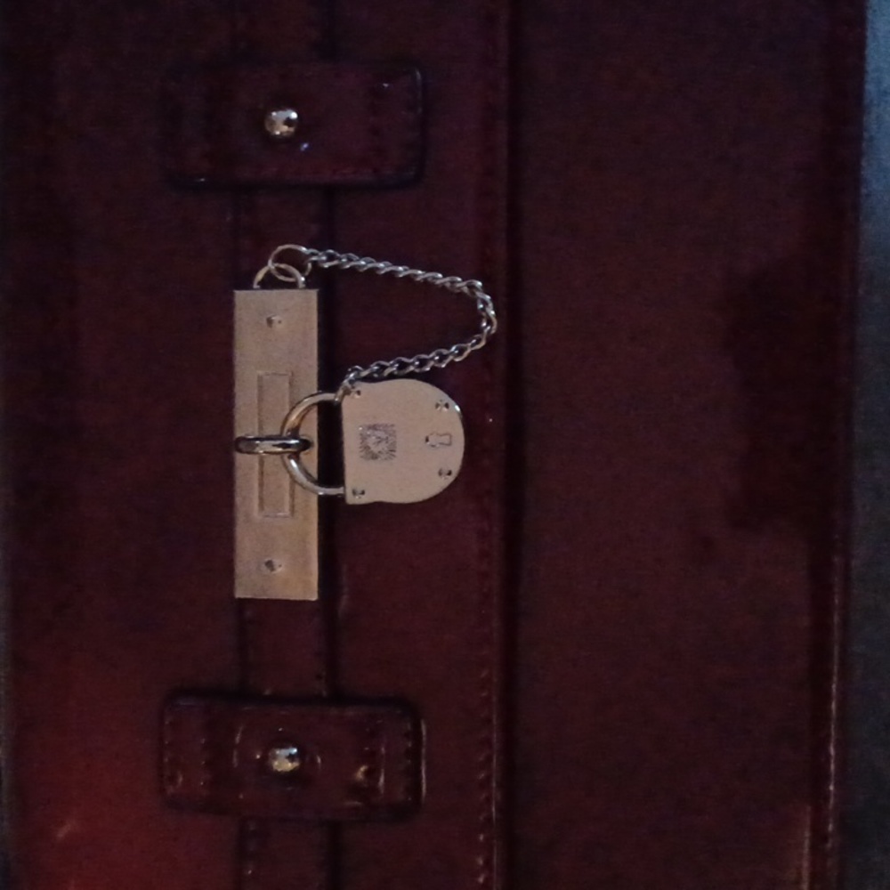 This is a red new without tags women's bag